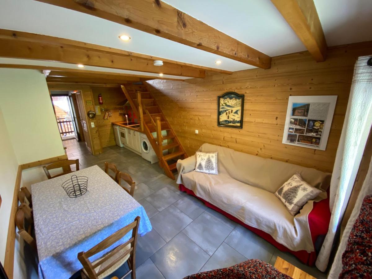 L Alpin Bel Appartement Avec Terrasse Dans Vieille Ferme De Montagne Renovee Les Orres Luaran gambar