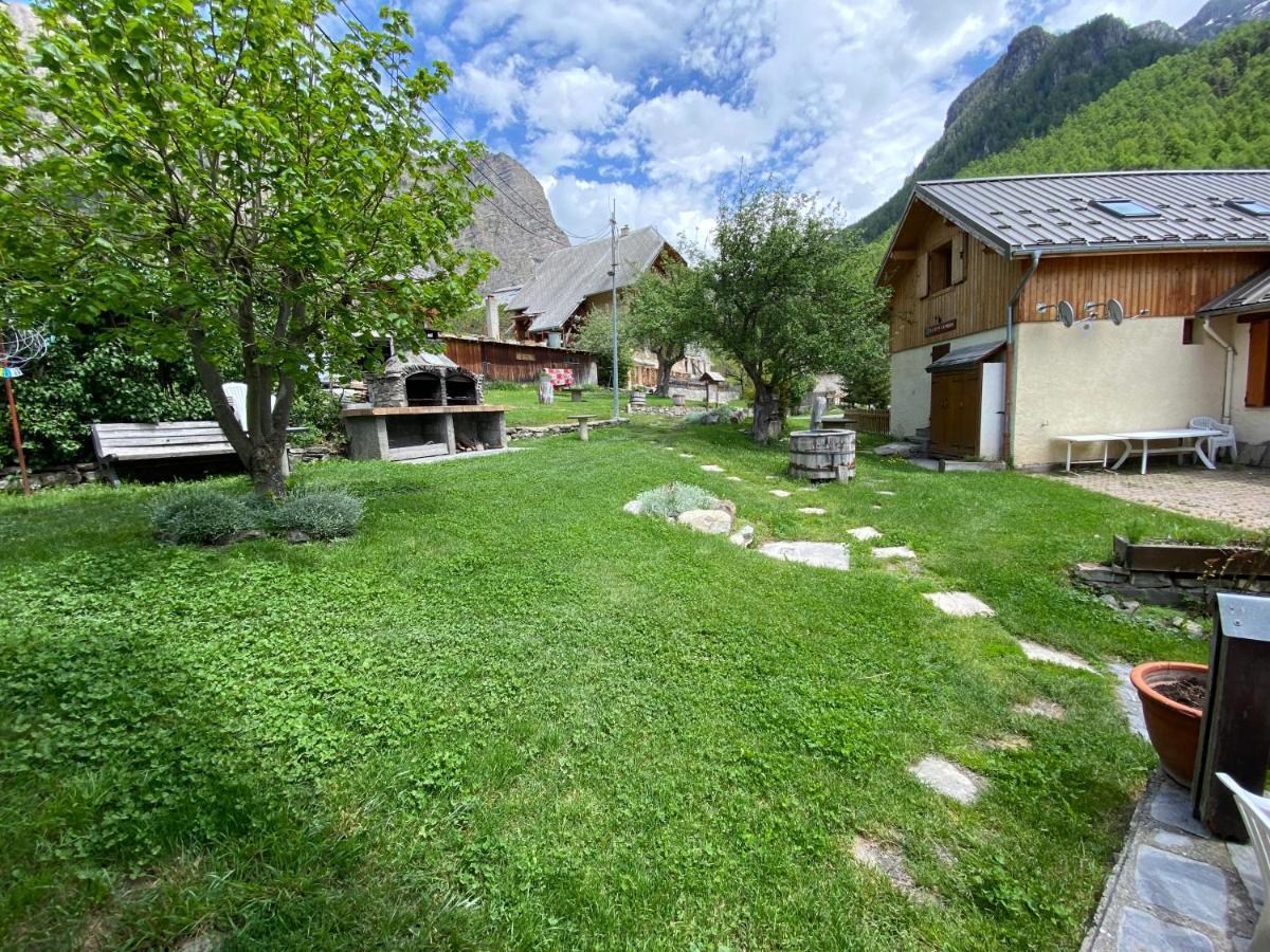 L Alpin Bel Appartement Avec Terrasse Dans Vieille Ferme De Montagne Renovee Les Orres Luaran gambar