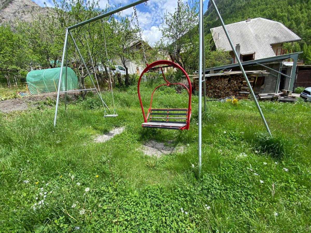 L Alpin Bel Appartement Avec Terrasse Dans Vieille Ferme De Montagne Renovee Les Orres Luaran gambar