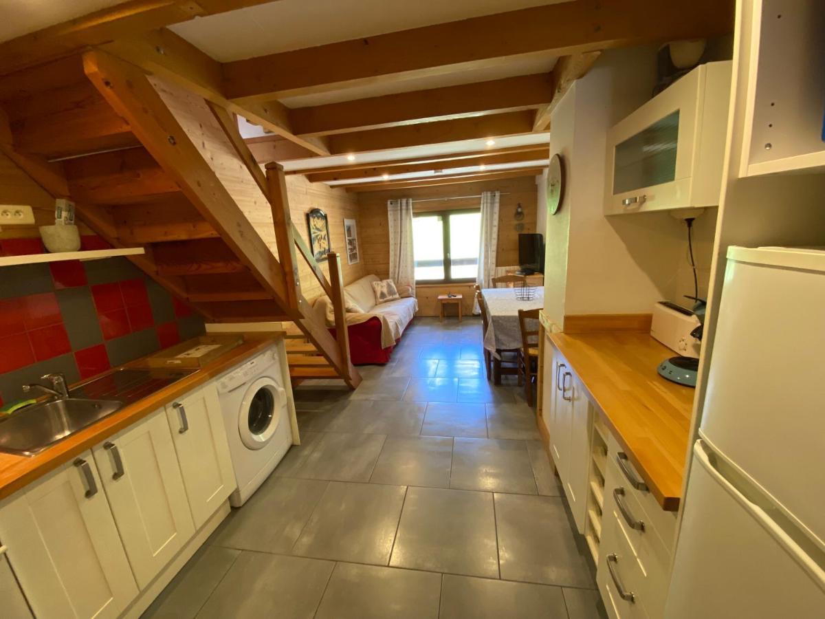 L Alpin Bel Appartement Avec Terrasse Dans Vieille Ferme De Montagne Renovee Les Orres Luaran gambar