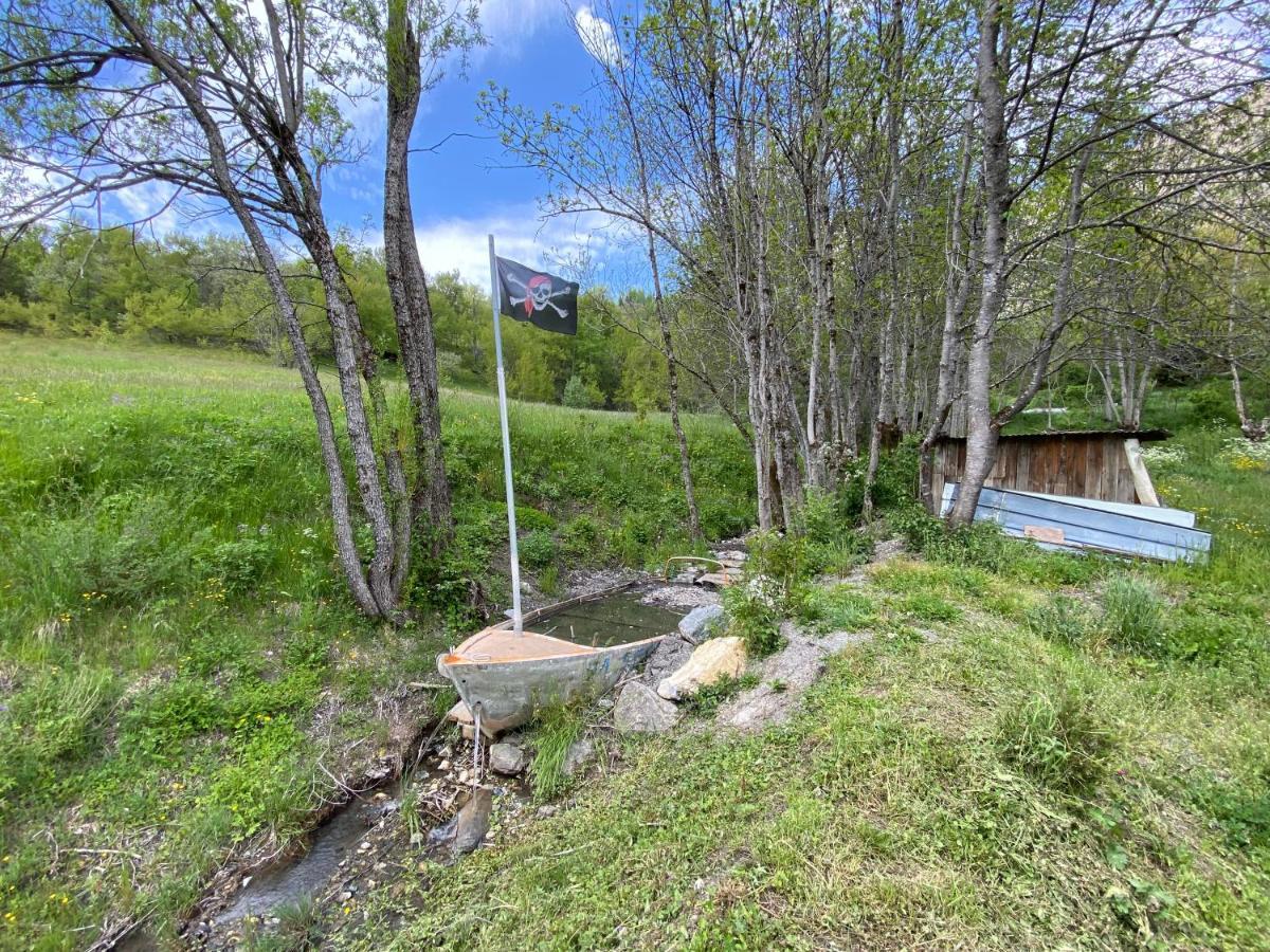 L Alpin Bel Appartement Avec Terrasse Dans Vieille Ferme De Montagne Renovee Les Orres Luaran gambar