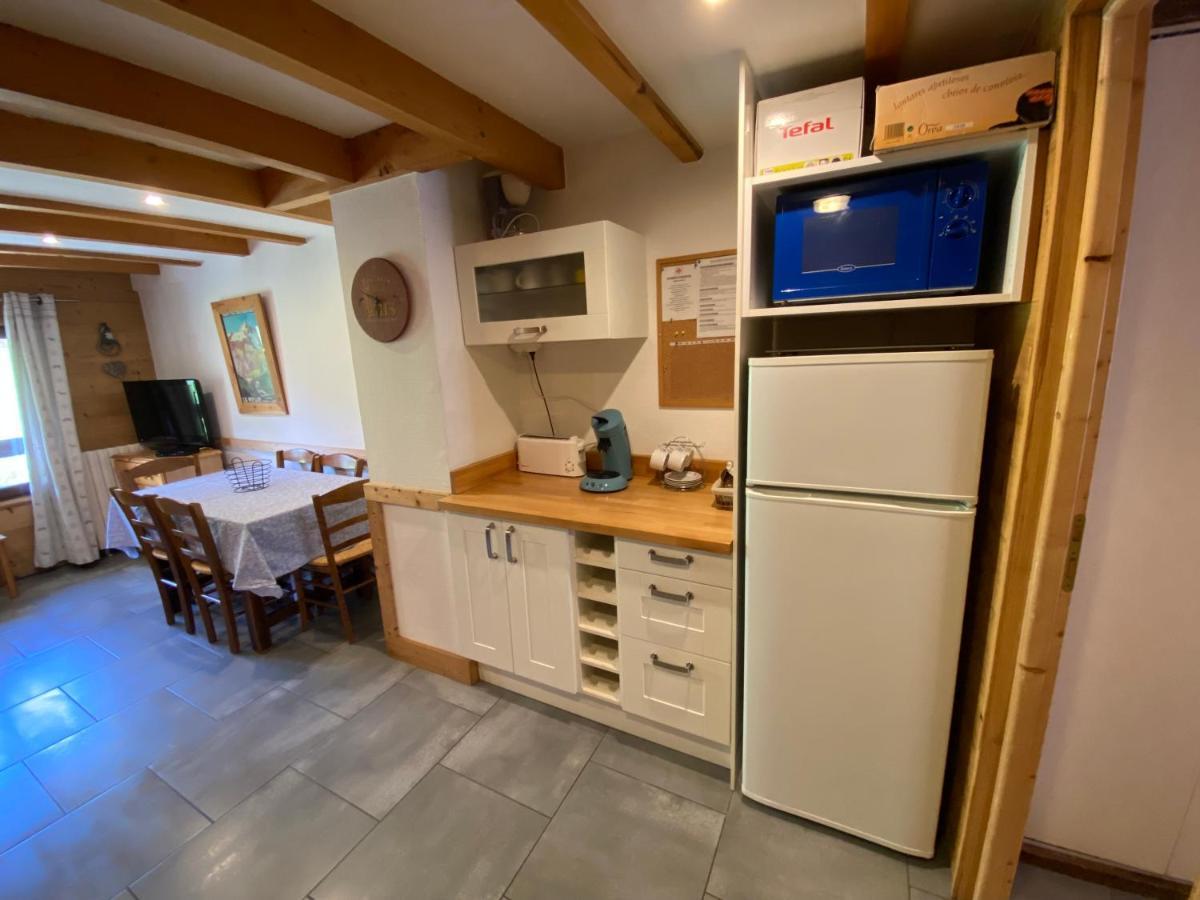 L Alpin Bel Appartement Avec Terrasse Dans Vieille Ferme De Montagne Renovee Les Orres Luaran gambar