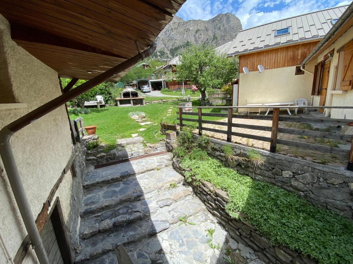L Alpin Bel Appartement Avec Terrasse Dans Vieille Ferme De Montagne Renovee Les Orres Luaran gambar