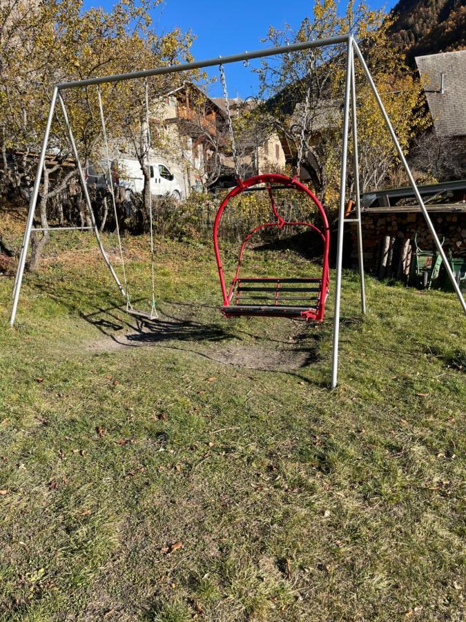 L Alpin Bel Appartement Avec Terrasse Dans Vieille Ferme De Montagne Renovee Les Orres Luaran gambar