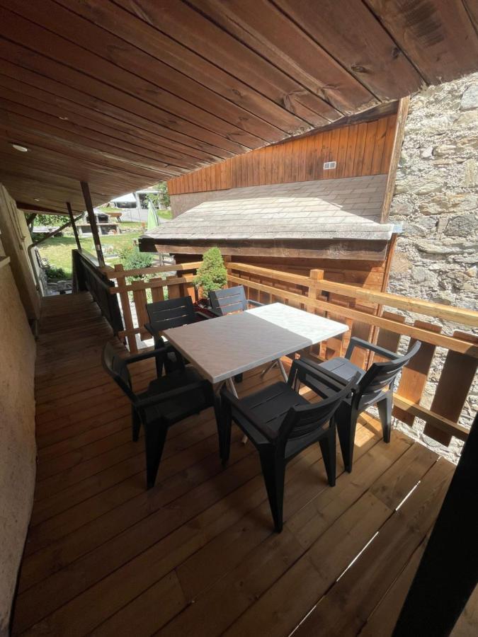 L Alpin Bel Appartement Avec Terrasse Dans Vieille Ferme De Montagne Renovee Les Orres Luaran gambar