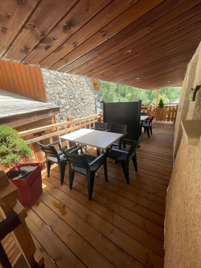 L Alpin Bel Appartement Avec Terrasse Dans Vieille Ferme De Montagne Renovee Les Orres Luaran gambar