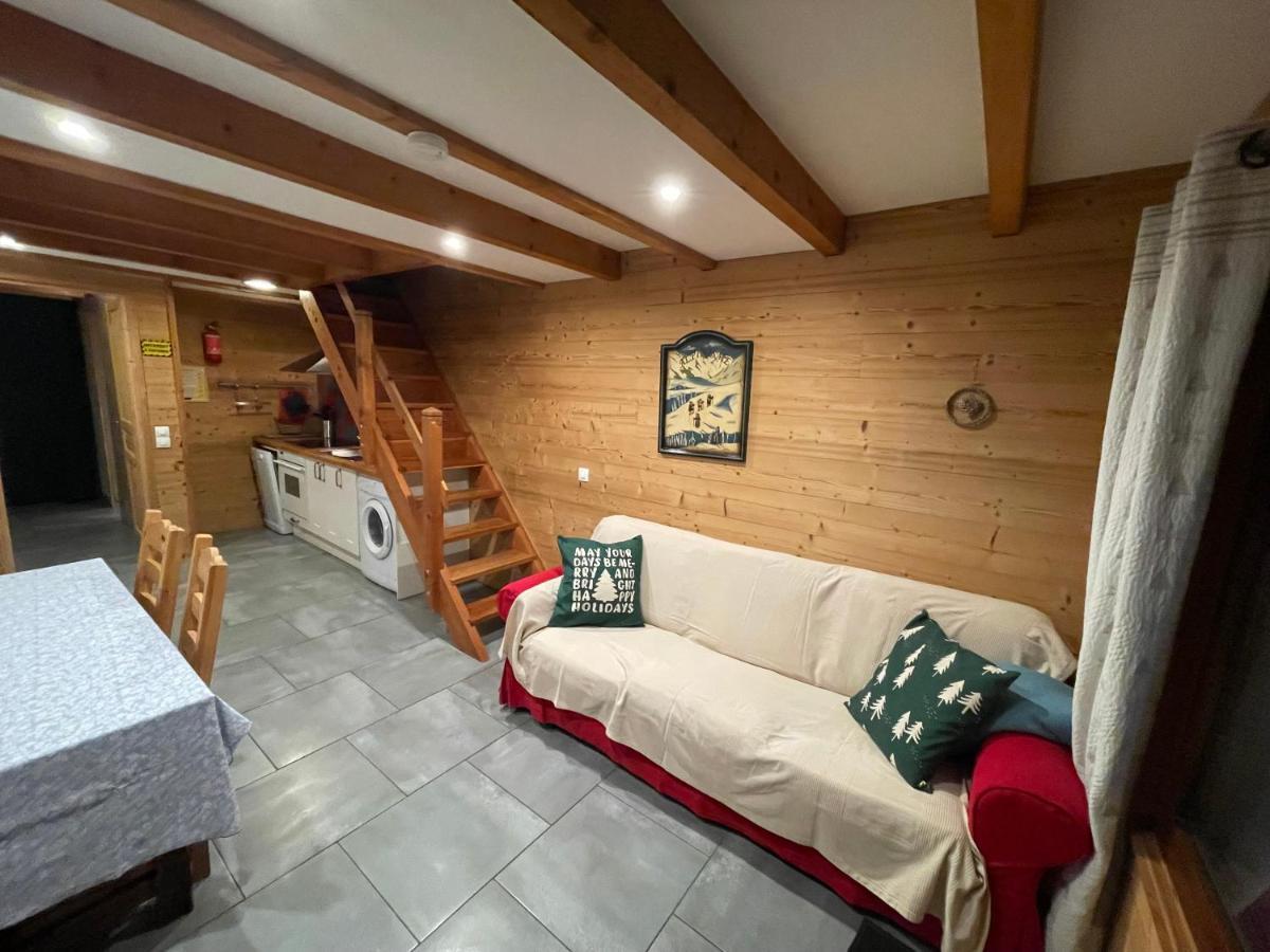 L Alpin Bel Appartement Avec Terrasse Dans Vieille Ferme De Montagne Renovee Les Orres Luaran gambar