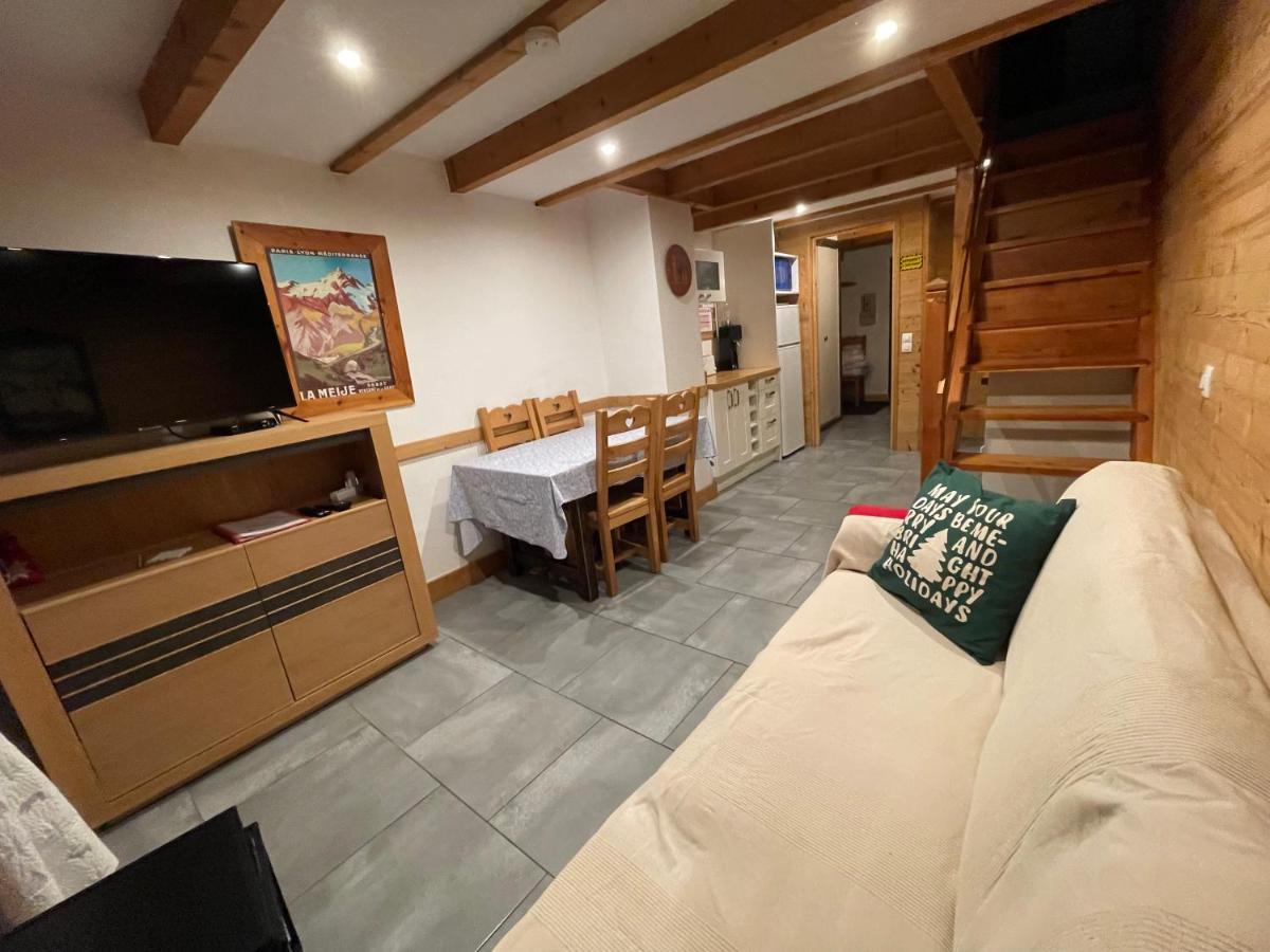 L Alpin Bel Appartement Avec Terrasse Dans Vieille Ferme De Montagne Renovee Les Orres Luaran gambar